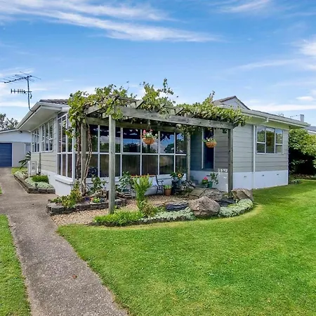 Cosy Garden Home